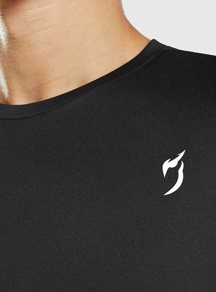 This is a close uo shot of Endurance Full Sleeves T-shirt Black a product of Radowl Winter Arc collection, this thsirt have long sleeves to keep you warm in winters.